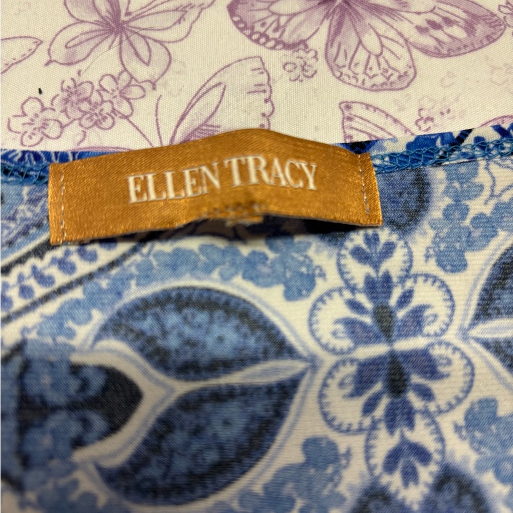 🍄Ellen Tracy Blue Paisley Top - Picture 2 of 2
